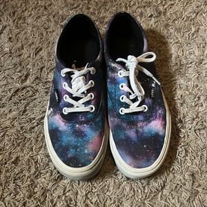 Woman’s vans size 7